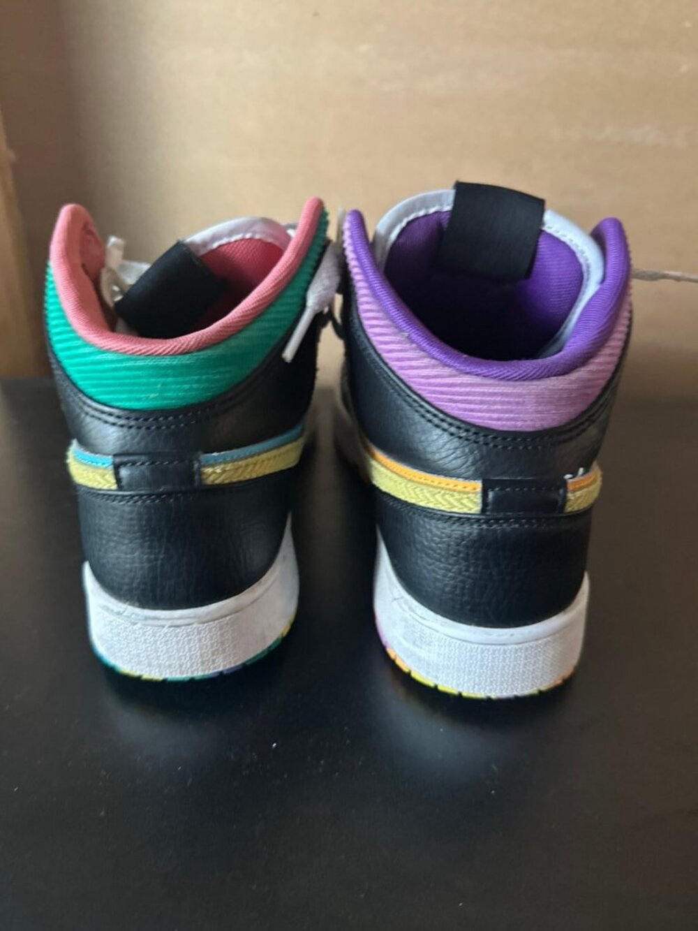 Air Jordan 1 Mid GS "Six Championships" Multi-Color – Size 5.5Y (Women's 7) - Picture 3 of 4